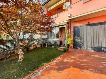 VILLA A SCHIERA A SUSTINENTE