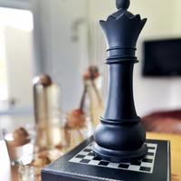 Regina nera  - pezzo  decorativo