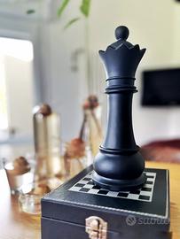 Regina nera  - pezzo  decorativo