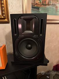 coppia monitor da studio Behringer Truth B3030A