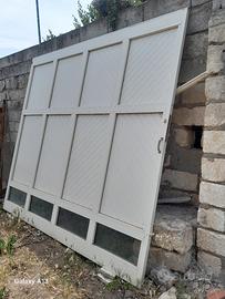 Portone per garage in alluminio bianco con vetrate
