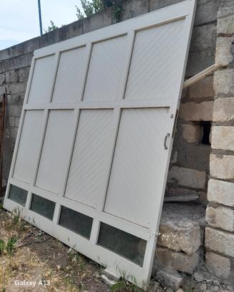 Portone per garage in alluminio bianco con vetrate