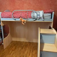Letto a castello per camera bambini con scaletta