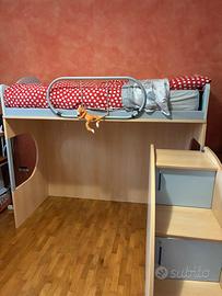 Letto a castello per camera bambini con scaletta