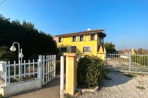 Casa indipendente con ampio terreno