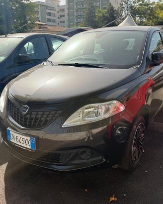 Lancia Ypsilon 1.0 firefly hybrid Alberta Ferretti