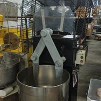 IMPASTATRICE A BRACCIA TUFFANTI