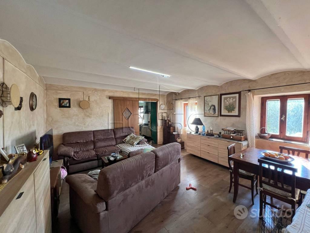 Rustico / Casale di 217 m² con 5 locali e box auto - Vista 5