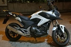 1. Honda NC750X DCT - 9.000 km, come nuova