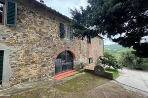 Rustico / Casale di 878 m² con più di 5 locali e b