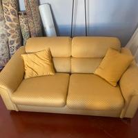 Divano tappezzato piu set poltrone