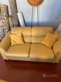 Divano tappezzato piu set poltrone