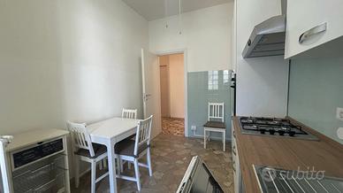 Ampia camera matrimoniale uso singola con balcone