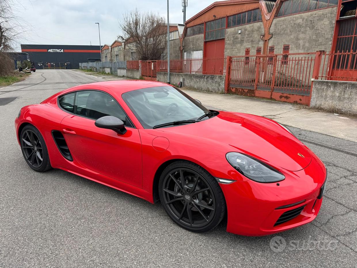 PORSCHE 718