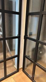 porte scorrevoli in legno con vetro retato