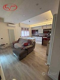 Appartamento di 120 m² con 5 locali e box auto a M