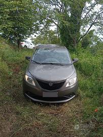 Lancia y