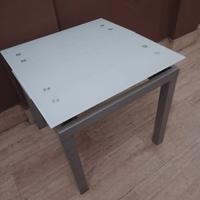 TAVOLO CON CRISTALLO CON TRASPORTO 