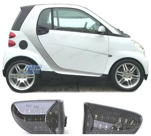 FRECCIE LATERALI PER SMART FORTWO 451 07- LED NERO