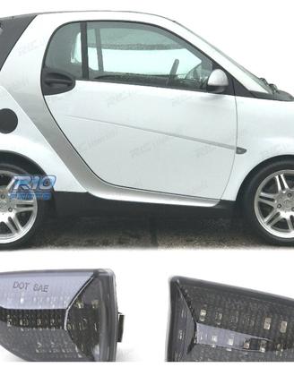 FRECCIE LATERALI PER SMART FORTWO 451 07- LED NERO