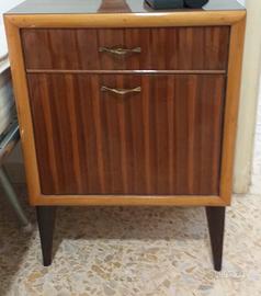 Comodino anno 50