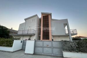 TRILOCALE DI NUOVA COSTRUZIONE A DUE PASSI DAL MAR