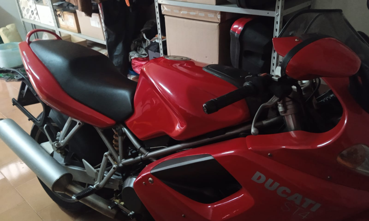 Ducati st4 del 2001