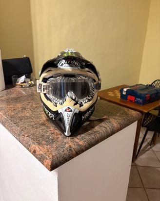 Casco cross in fibra di carbonio