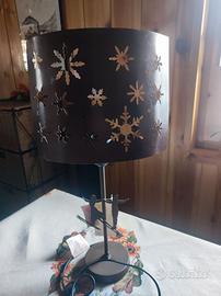 Lampada da tavolo in ferro brunito