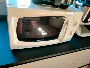 Samsung forno a microonde 20lt bianco 700 watt

