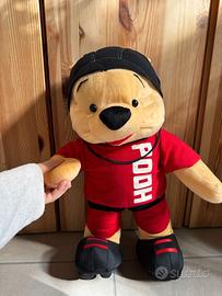 Peluche Disney Winnie the Pooh Skate con etichetta
