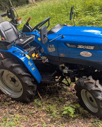 trattore solis 18cv con pala mobile 500kg