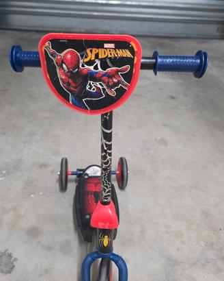 monopattino a 3 ruote di Marvel Spider-Man 