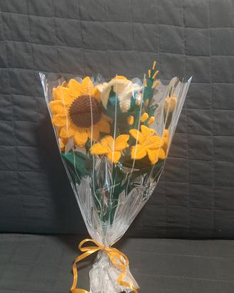 Mazzo di fiori all'uncinetto 