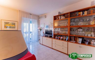 AMPIO 2 LOCALI CON CUCINA ABITABILE, DUE BALCONI E