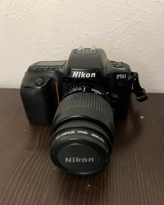Nikon F50 Reflex a rullino