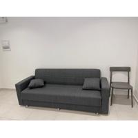 Divano di colore grigio come nuovi N 4