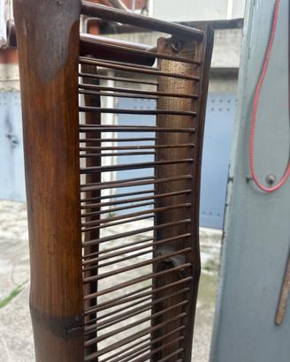 Porta CD colonna verticale in legno in stile rusti
