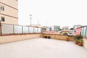 Appartamento con terrazzo su via Mascalucia