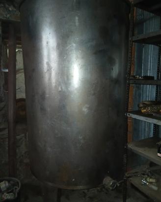 cisterna acciaio con saracinesca