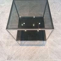 Tavolino in metallo cromato e vetro fumè