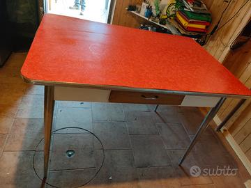 Tavolo in formica anni 60