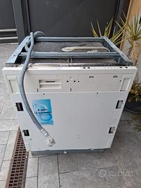lavastoviglie whirlpool ADG 935