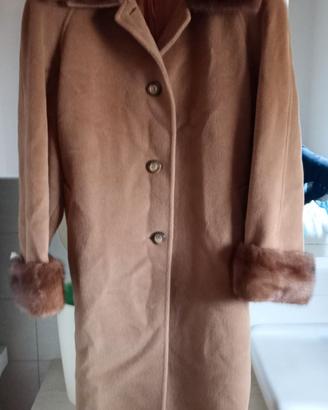 cappotto in lana merinos con inserti di pelliccia