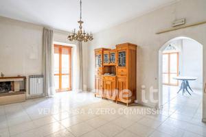 Casa indipendente di 145 m² con 5 locali a Canosa 