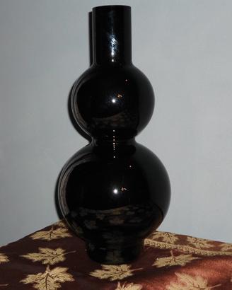 Vaso nero in vetro