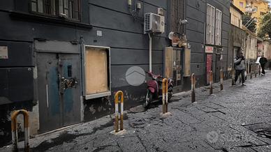 NEGOZIO A NAPOLI