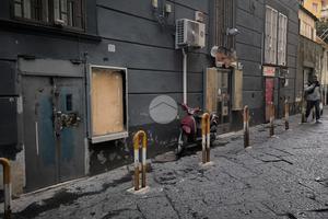 NEGOZIO A NAPOLI