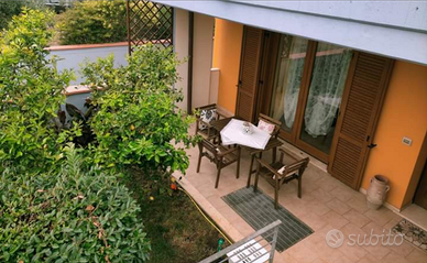 Casa al mare con giardino