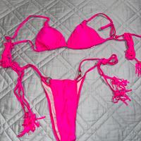 Bikini donna fucsia acceso con laccetti